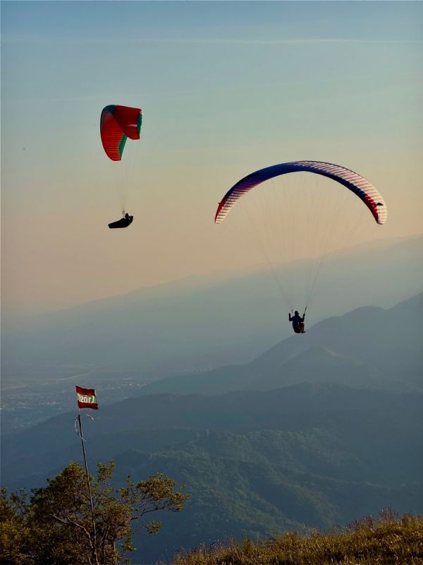 Magic Meduno heißt....
Fliegen in samtweicher Luft bis zum Sonnenuntergang
